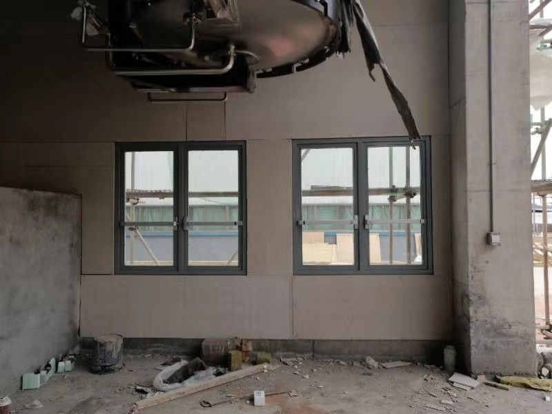 防爆窗：透明装甲守护者 为建筑安全筑起看得见的防线